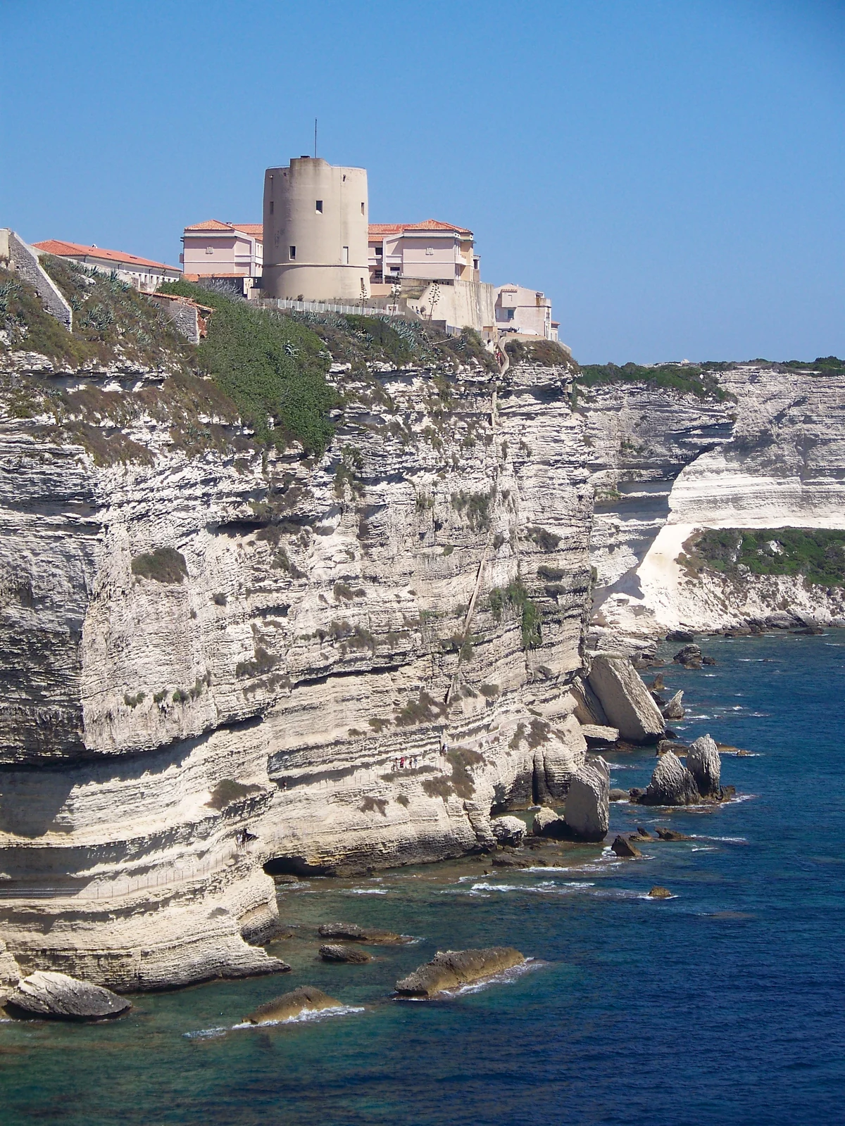 Ville haute de Bonifacio sur ses falaises